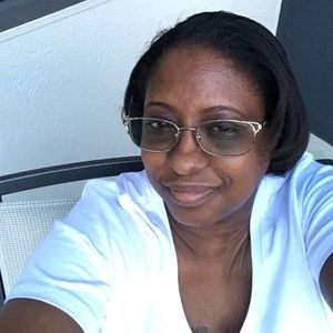 Meet your Posher, Lourie